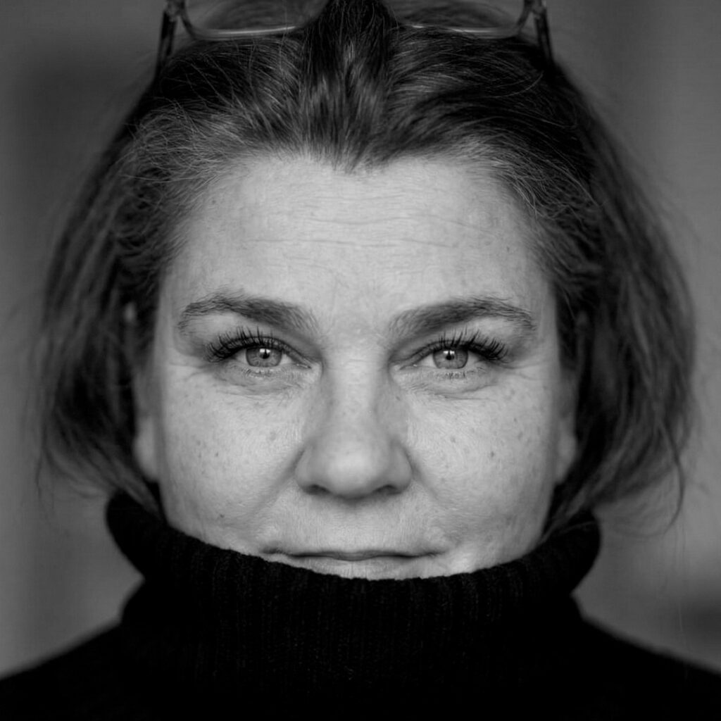 Porträt von Christian Harrer, Fokus auf Gesicht und Augen, in Schwarz-Weiß.